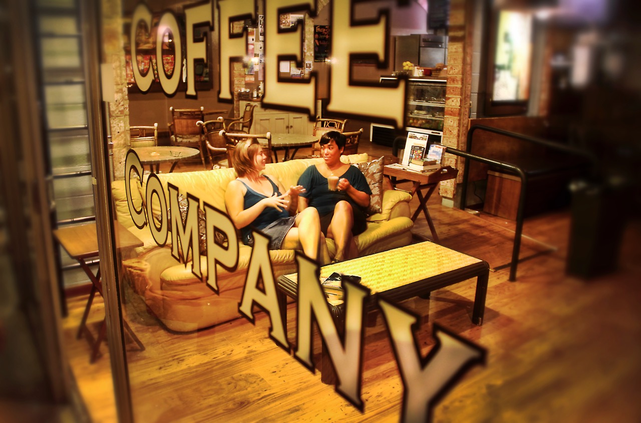 Jackie Goring and Megan Kanekoa at Wailuku Coffee Co. Shop Small Saturday happens Nov. 26, 2016.