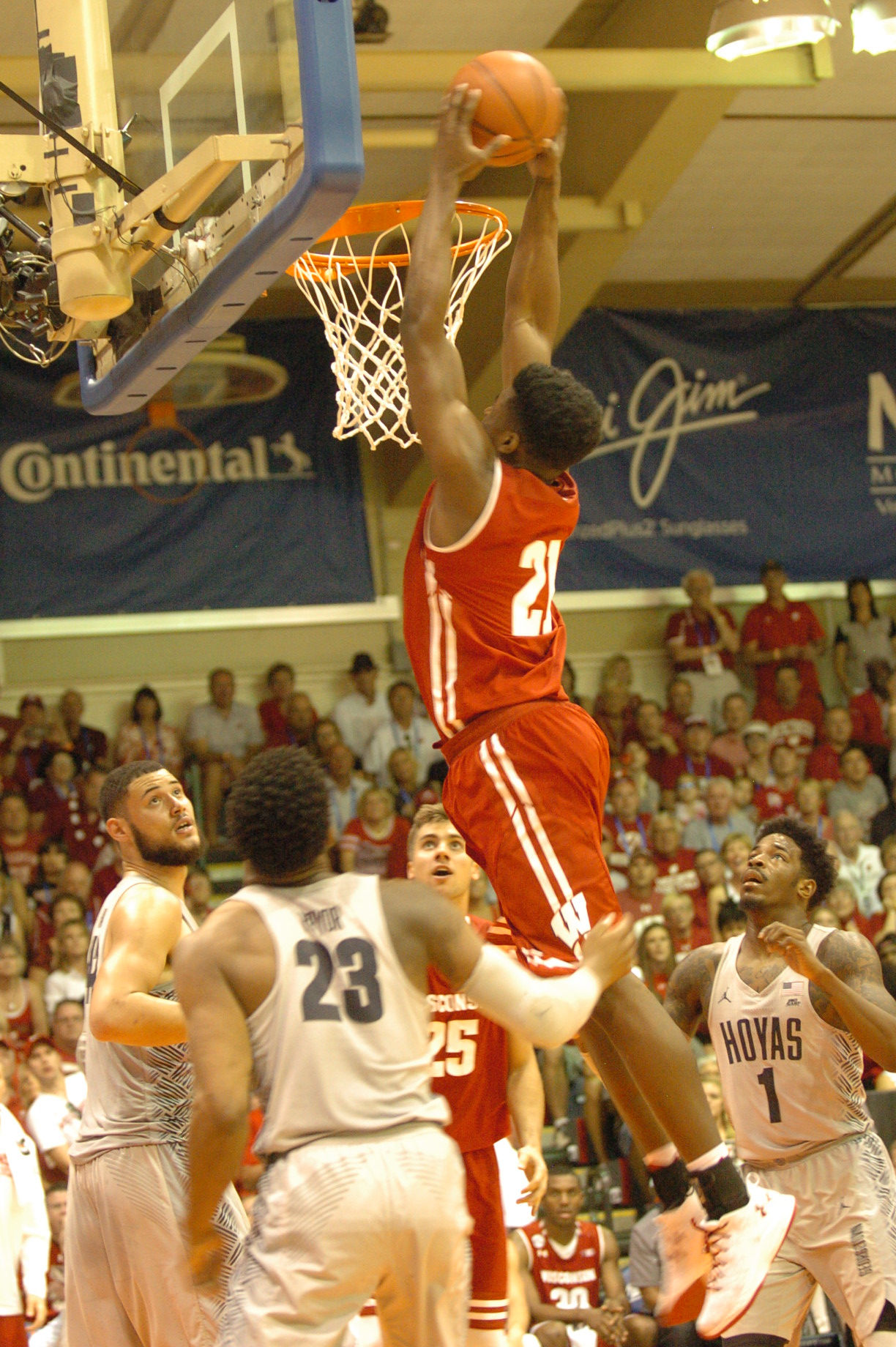 UW #21 Khalil Iverson. PC: Joel B. Tamayo.