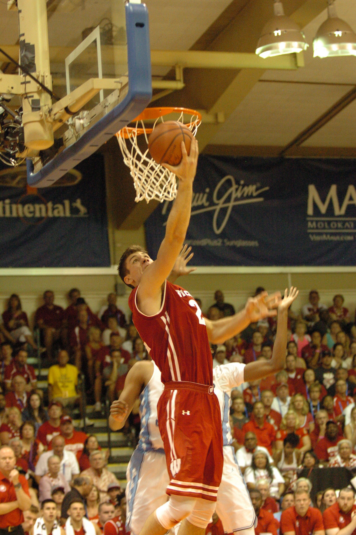 UW #22 Ethan Happ. Championship game between UW vs UNC at the 2016 Maui Jim Maui Invitational. PC: Joel B. Tamayo.