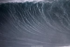 Image: Aaron Lynton / Pe'ahi "Jaws" 11.8.16