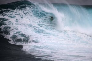 Image: Aaron Lynton / Pe'ahi "Jaws" 11.8.16