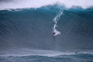 Image: Aaron Lynton / Pe'ahi "Jaws" 11.8.16