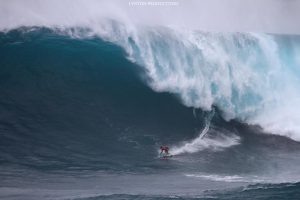Image: Aaron Lynton / Pe'ahi "Jaws" 11.8.16