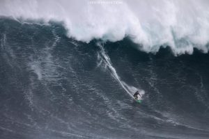 Image: Aaron Lynton / Pe'ahi "Jaws" 11.8.16