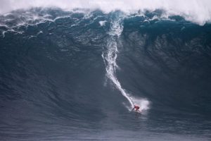 Image: Aaron Lynton / Pe'ahi "Jaws" 11.8.16