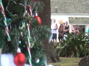 Holiday decor and visitors at MauiWine. Photo by Kiaora Bohlool.