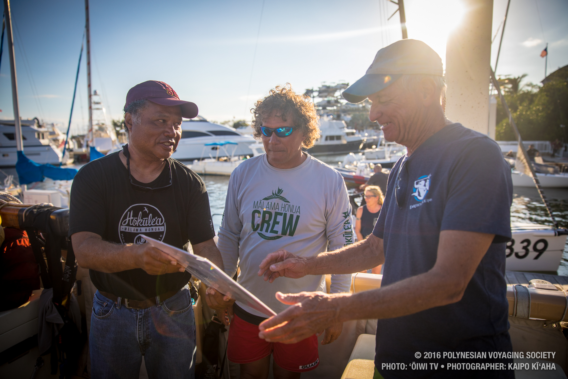 Gifting escort pilot Randy Rickard with a photo from the crew. PC: ʻŌiwi TV/Kaipo Kīʻaha/2016 Polynesian Voyaging Society.