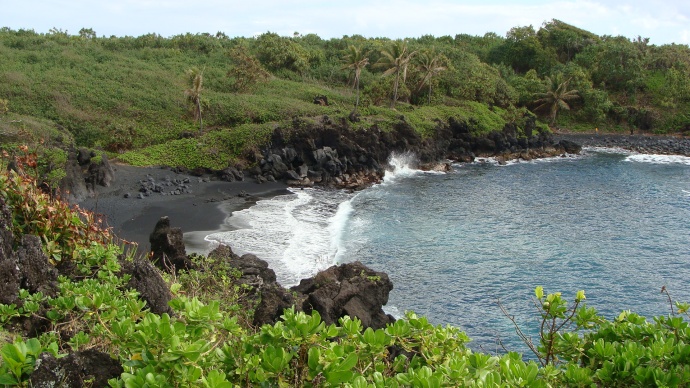 Body of missing fisherman recovered from Waiʻānapanapa in East Maui￼￼ - Maui Now