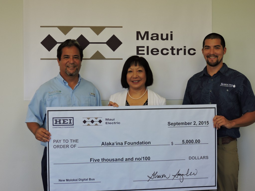 Maui Electric Makes Donation to Digital Bus Maui Now