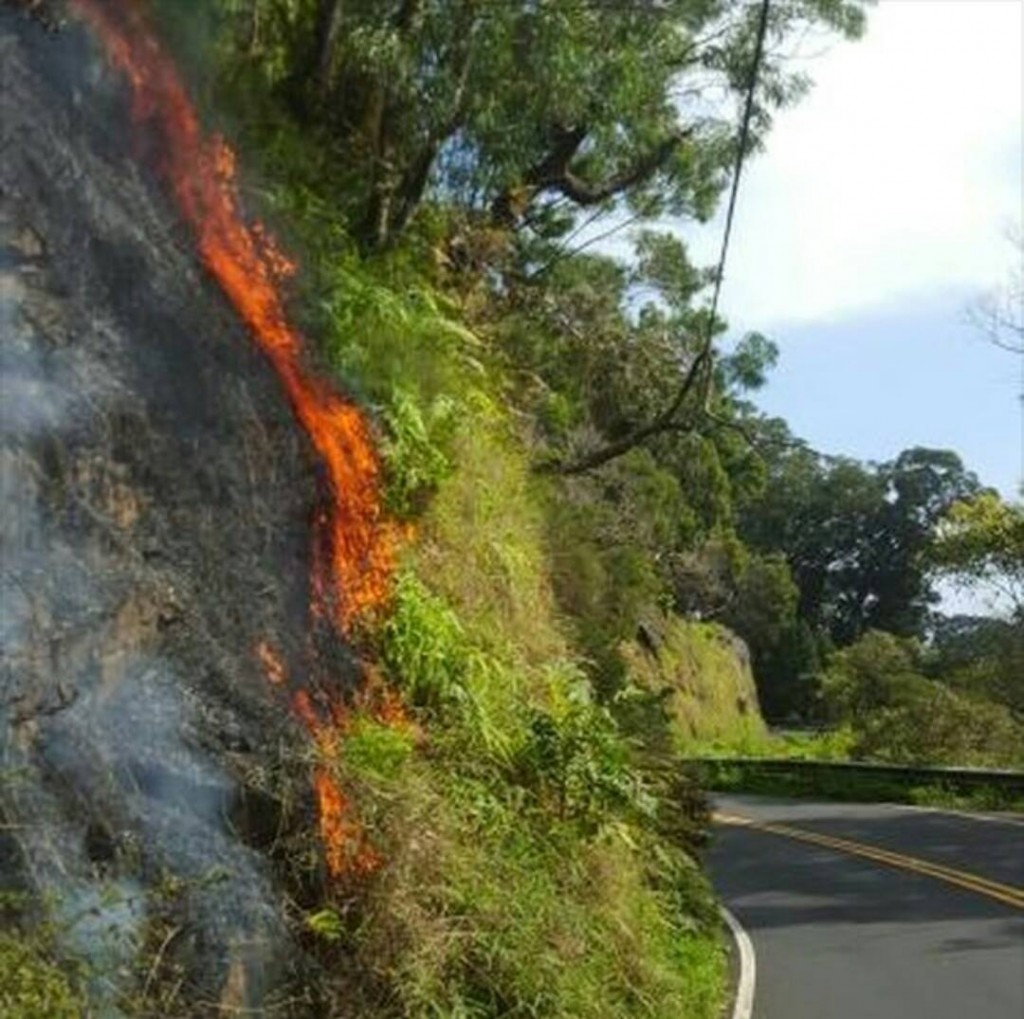 Active Brush Fire Near Wailua Iki, Hāna Highway Maui Now