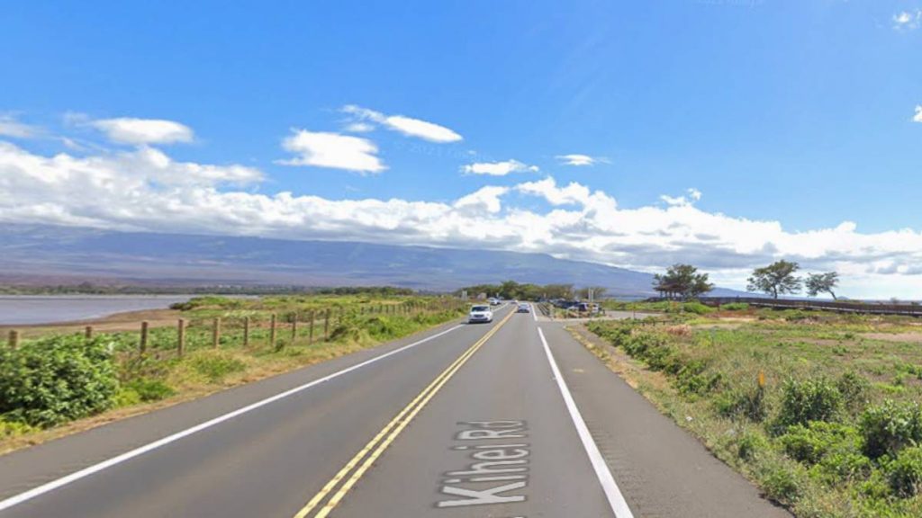 Woman in critical condition from singlecar accident on North Kīhei