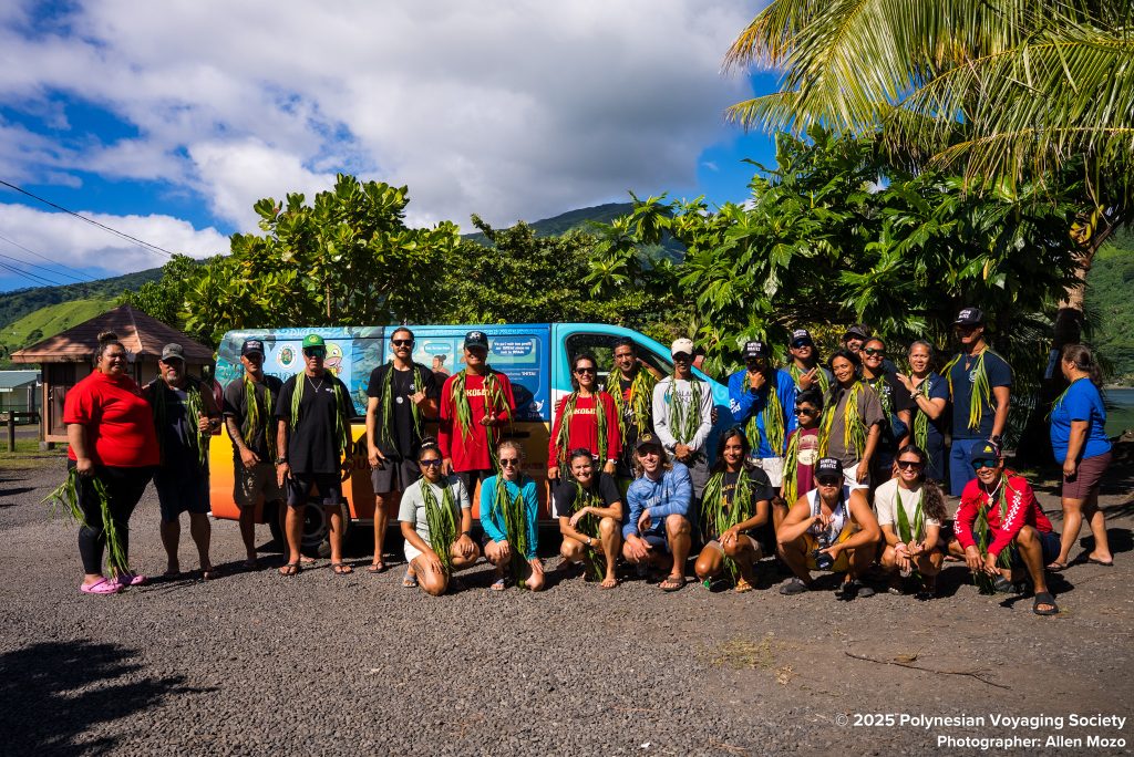 Hōkūleʻa and Hikianalia return to Papeʻetē for canoe preparations and crew change
