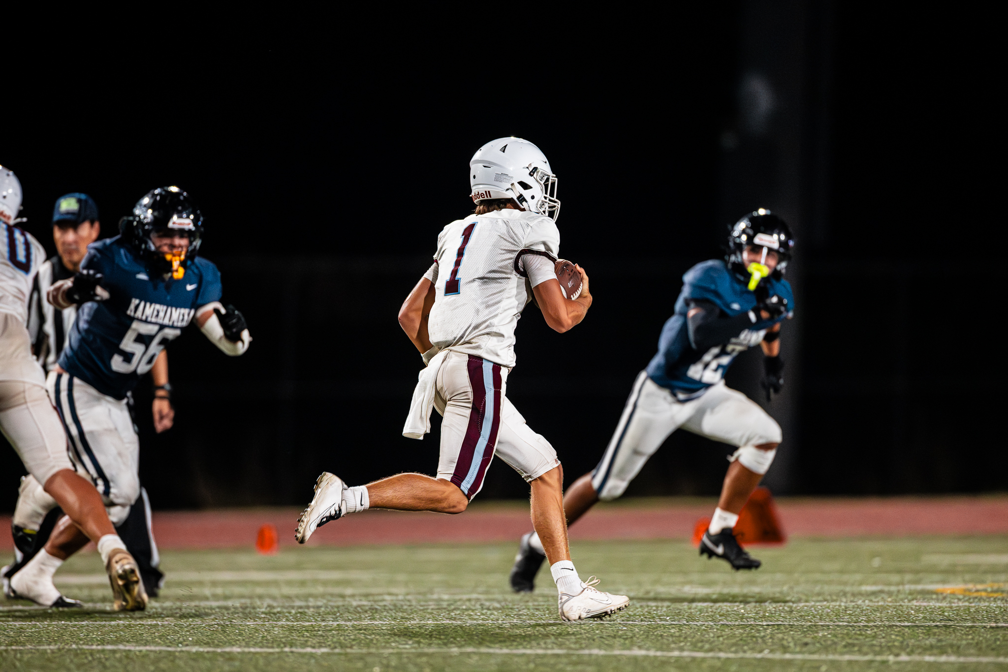 Baldwin High School quarterback Jordan Carbonell (1) carries the ball in the Bears 28-21 loss to Kamehameha Maui on Saturday at Kanaiaupuni Stadium. XYLER NAKAMURA photo