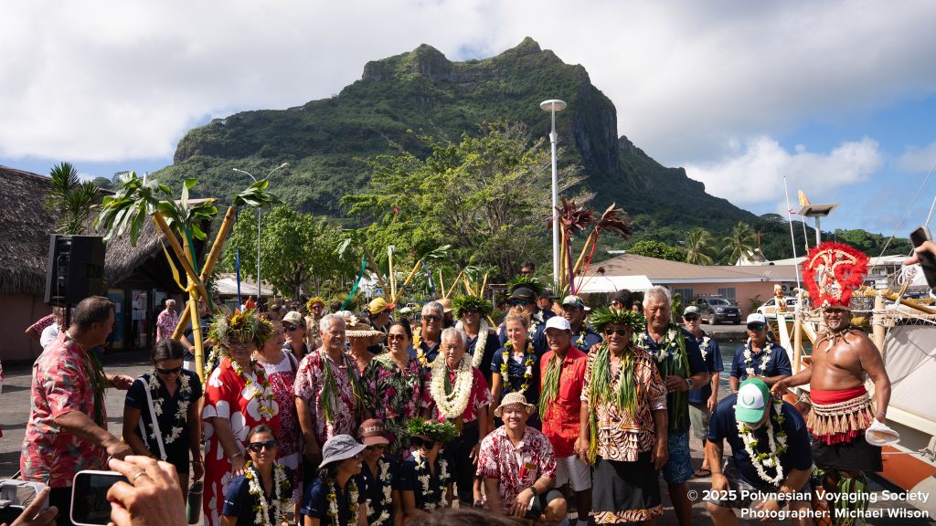 Hōkūleʻa makes final French Polynesia port call before continuing on to the Cook Islands