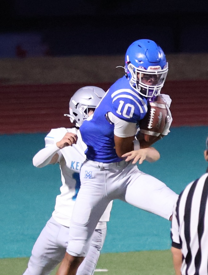 Maui High School's Jonah Cariaga grabs one of his three receptions in the Sabers' 21-6 win over Kealakehe on Saturday night at King Kekaulike Stadium. Cariaga had two touchdown receptions in the game. REID YAMAMOTO photo