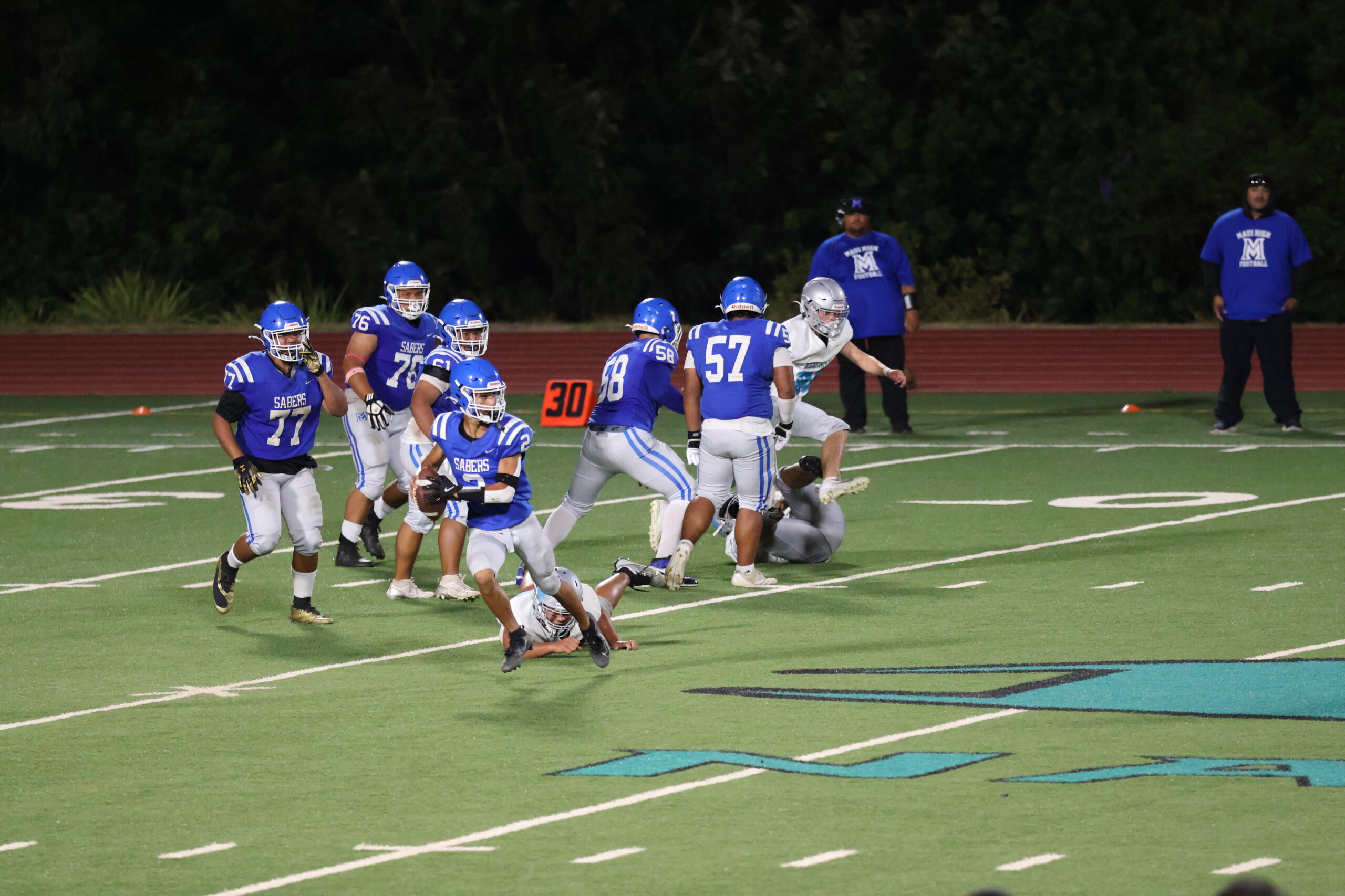 Maui High School quarterback Kahlen Boteilho-Dougherty scrambles in the Sabers' 21-6 win over Kealakehe on Saturday at King Kekaulike Stadium. REID YAMAMOTO photo