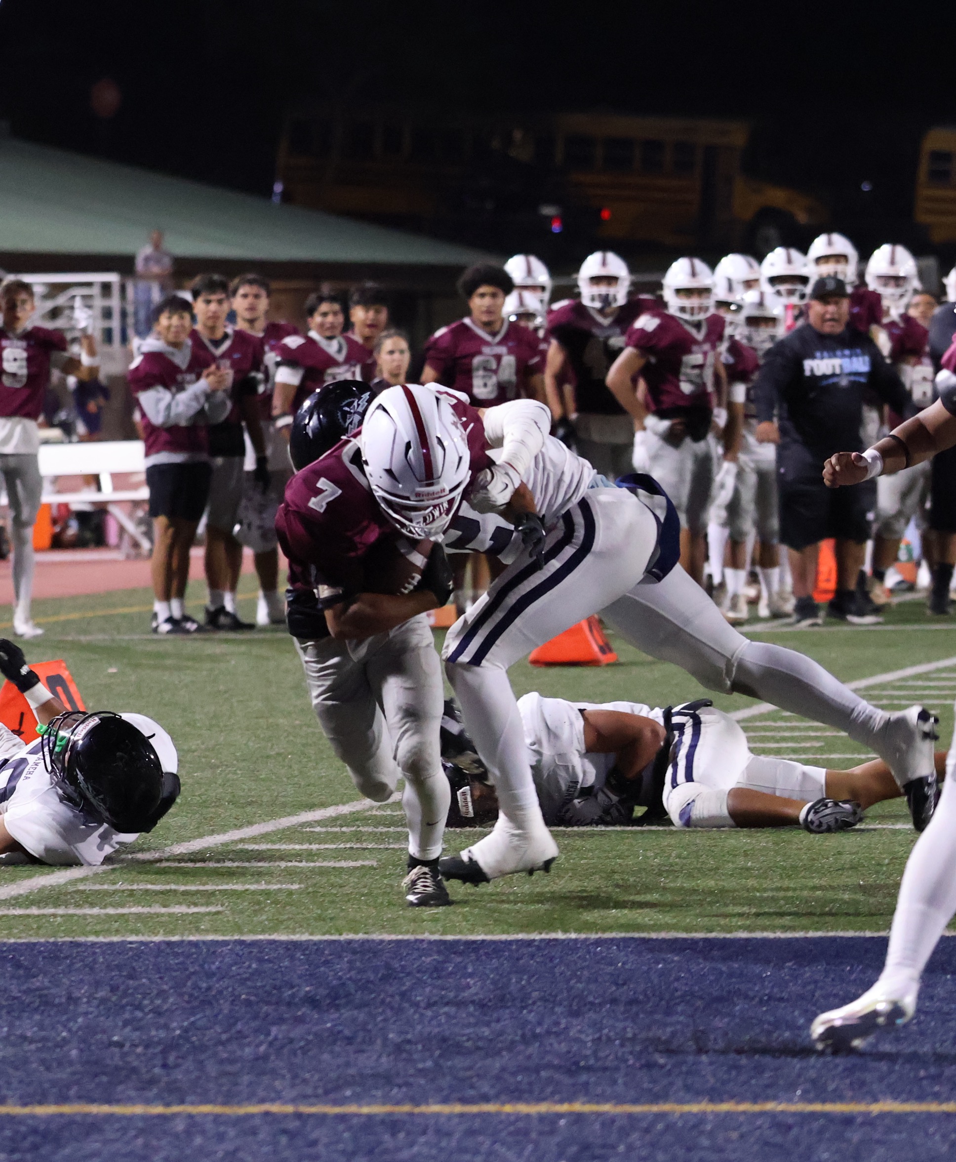 Baldwin High School's Max Kushi scores a touchdown in the Bears' 49-28 loss to Kamehameha Maui on Friday. REID YAMAMOTO photo