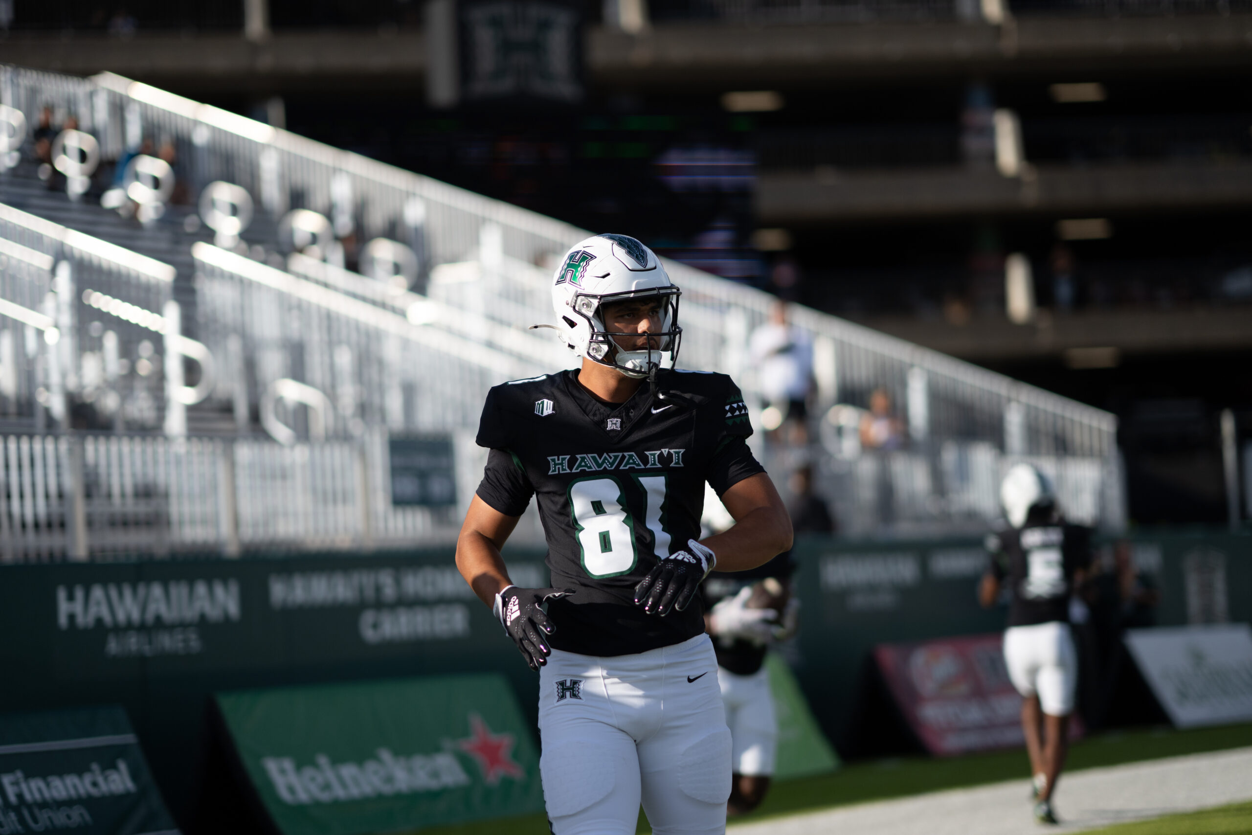 University of Hawai'i tight end Frank Abreu, a Kamehameha School Maui graduate, warms up before a recent UH game. Abreu is a freshman. University of Hawai'i Athletic Department photo