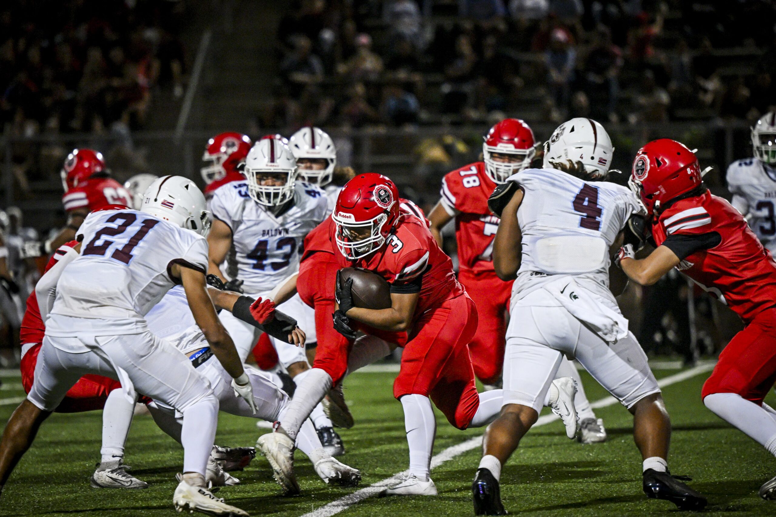 Lahainaluna High School's Joseph Arcangel runs with the ball in the Lunas' 42-12 loss to Baldwin on Saturday in Lahaina. GLEN PASCUAL photo