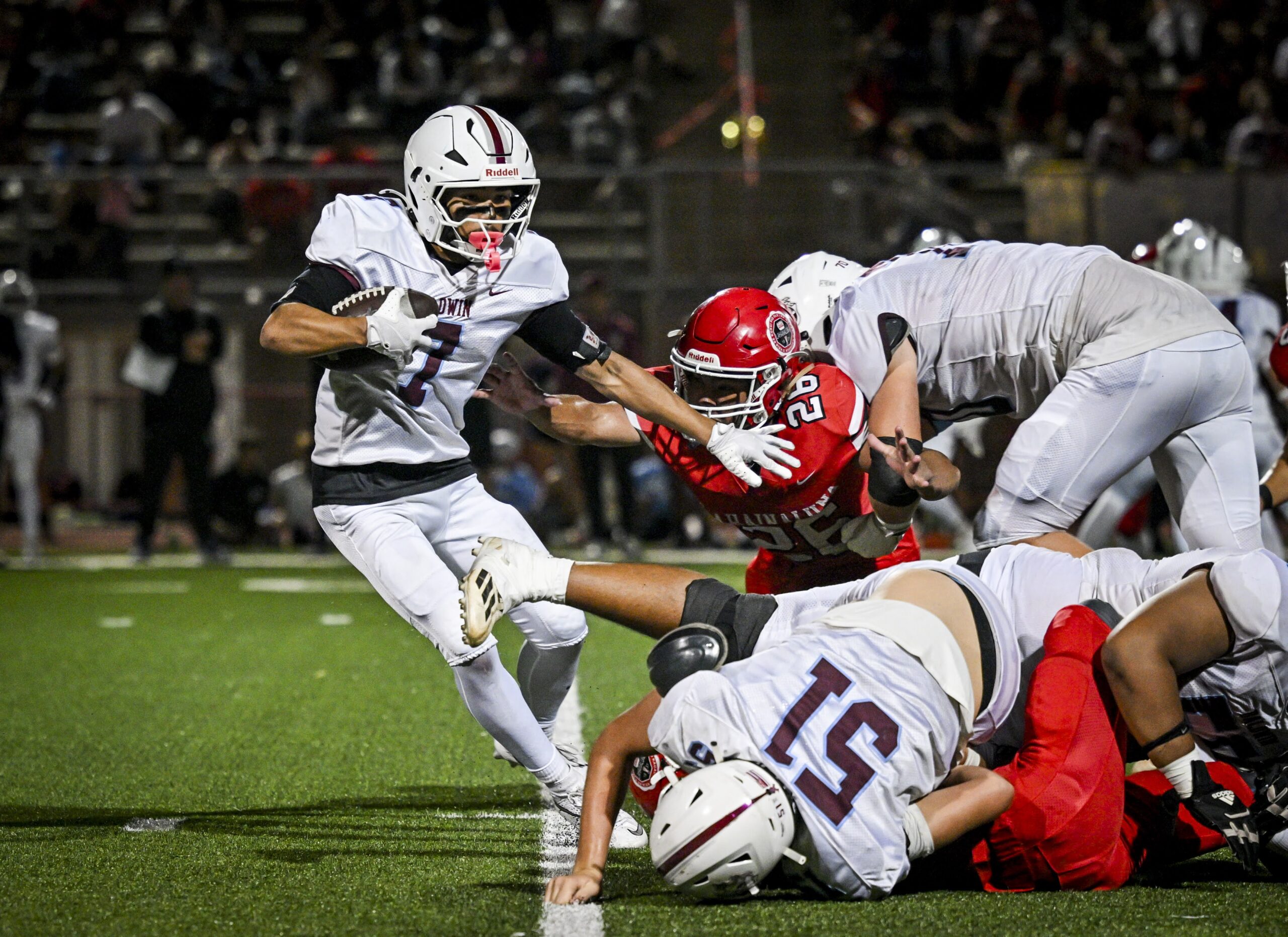 Baldwin High School quarterback Jordan Carbonell carries the ball in the Bears' 42-12 win over Lahainaluna on Saturday. GLEN PASCUAL photo