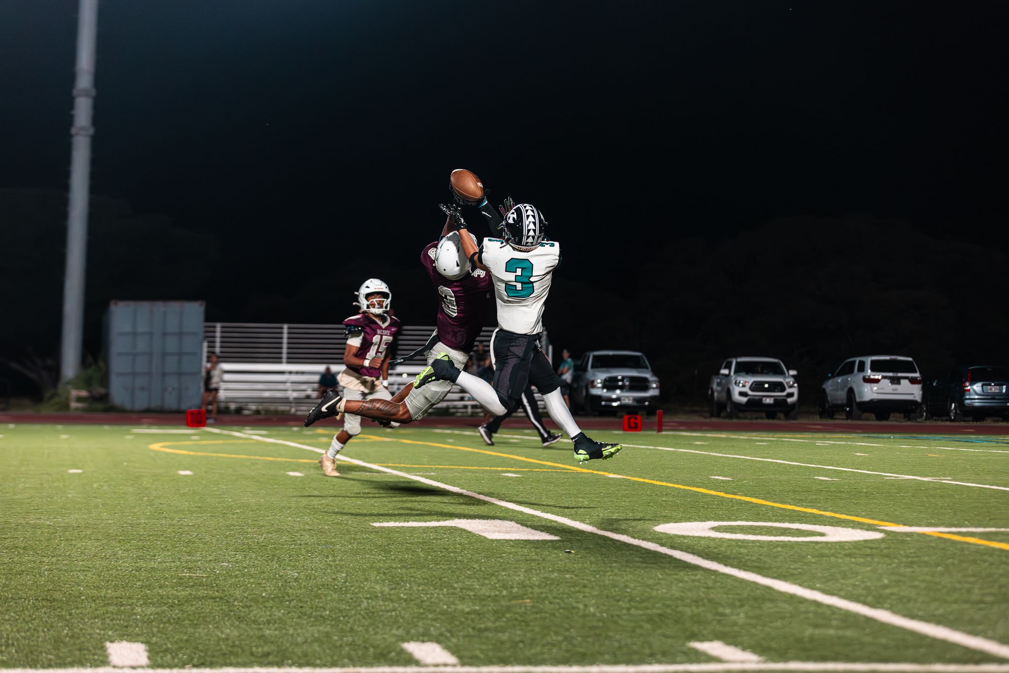 King Kekaulike High School's Cason Brooke (white jersey) and Baldwin's Leroy Kahalewai for the ball in Na Ali'i's 34-28 overtime win on Friday night. XYLER NAKAMURA photo