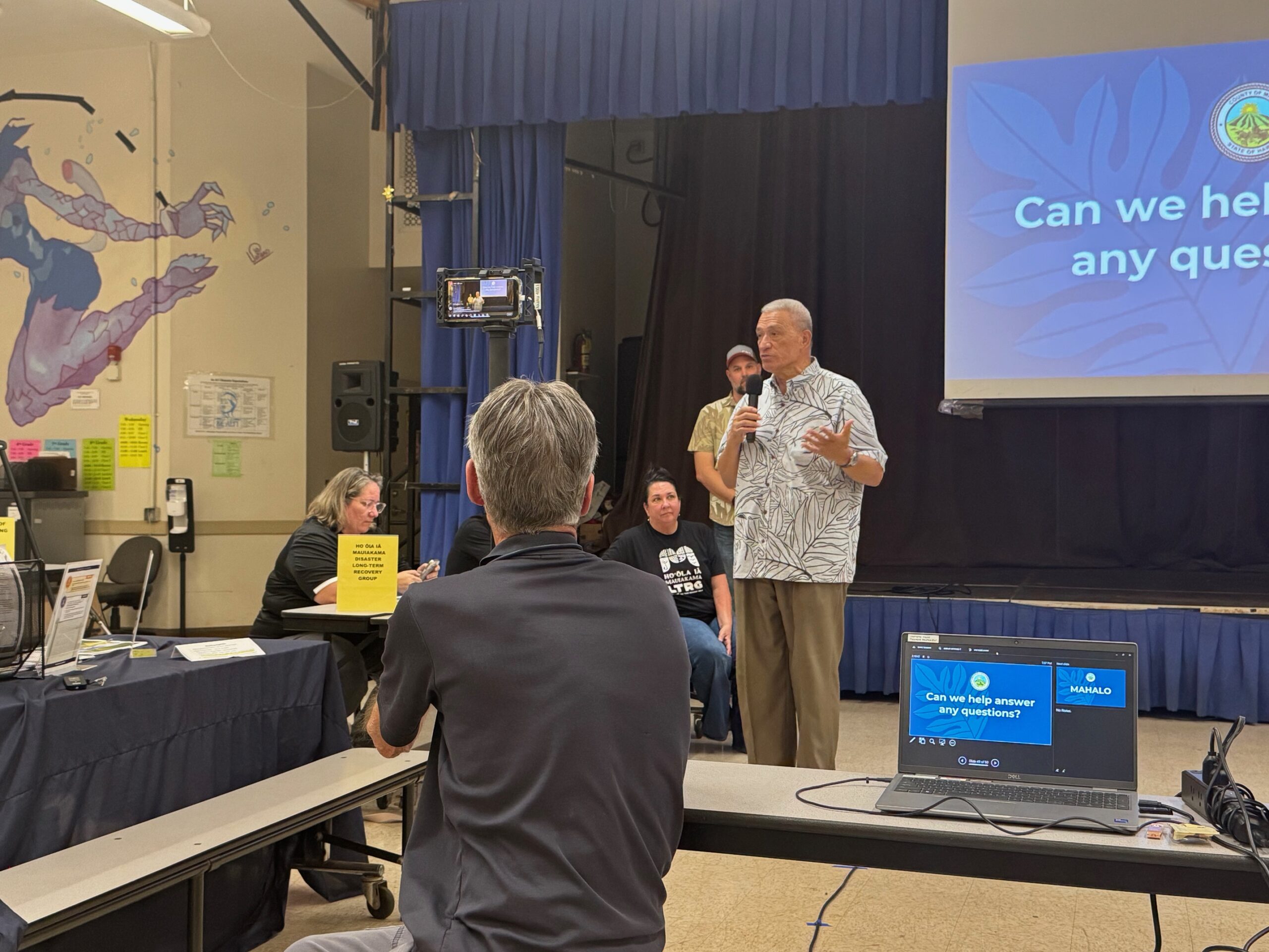 Maui Mayor Richard Bissen answers a question during the Lahaina community meeting on Wednesday at Lahaina Intermediate School cafeteria. HJI / ROB COLLIAS photo