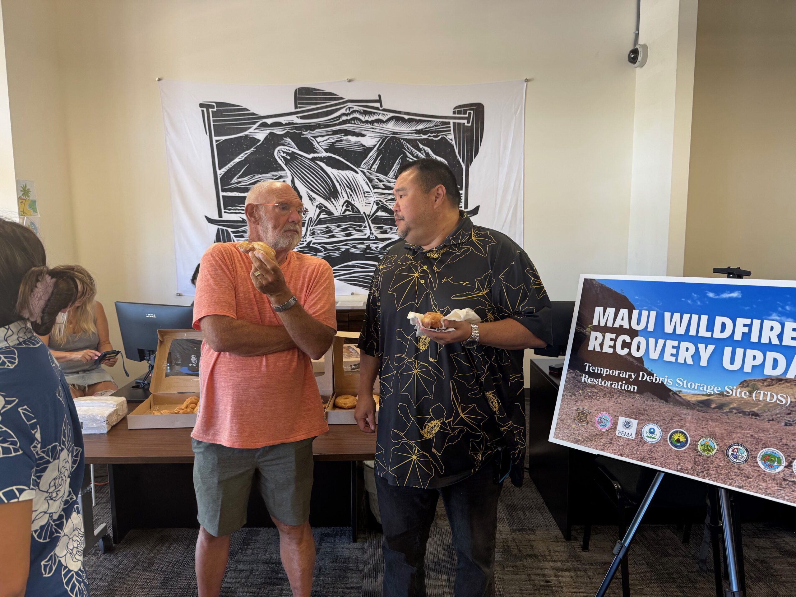 Shayne Agawa (right), the Maui County director of environmental management, has lived in Olowalu since 2009. At Saturday's open house, he spoke with several residents at the meeting to learn about the debris movement from Olowalu to the Central Maui Landfill. HJI / ROB COLLIAS photo