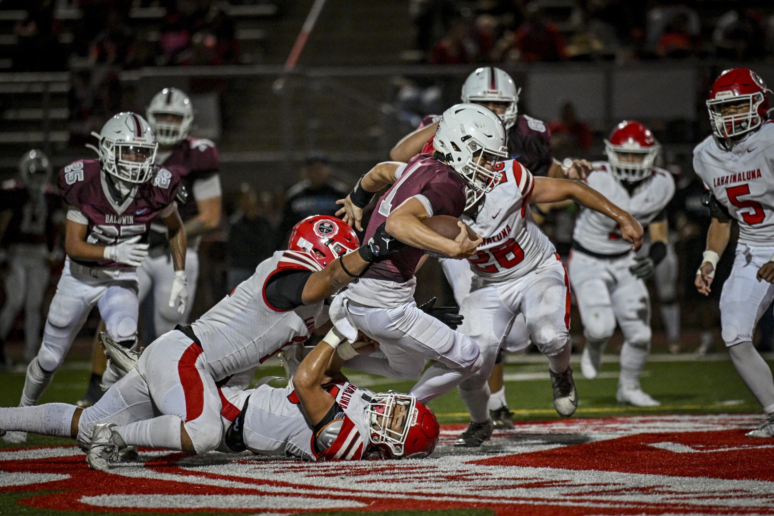 Baldwin High School senior quarterback Jorden Carbonell runs with the ball in the Bears' 14-7 win over Lahainaluna on Saturday. GLEN PASCUAL photo