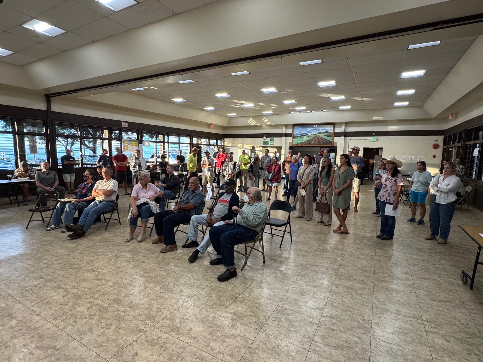 A crowd of about 100 people came to the Kula Community Center on Wednesday for a public meeting on Kamehamenui. HJI / ROB COLLIAS photo