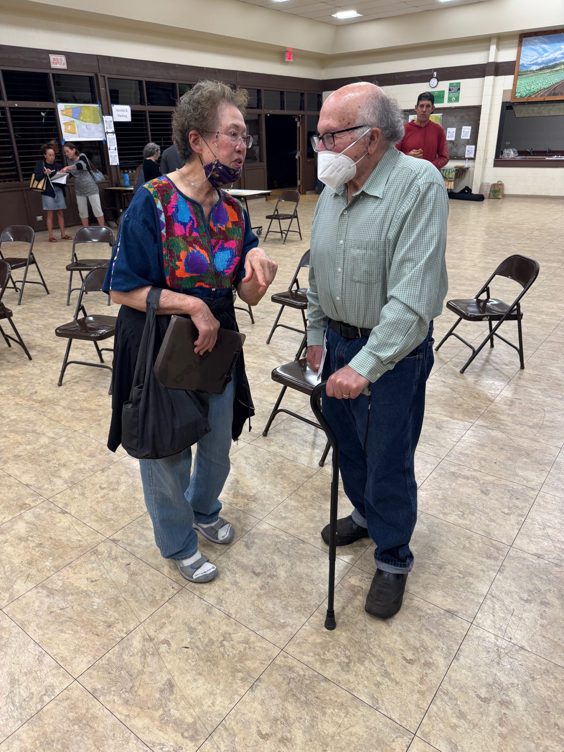 Carole Lum Ching (left) and Dick Mayer both expressed concenrs on Wednesday at Kula Community Center over the future of Kamehamenui. HJI / ROB COLLIAS photo