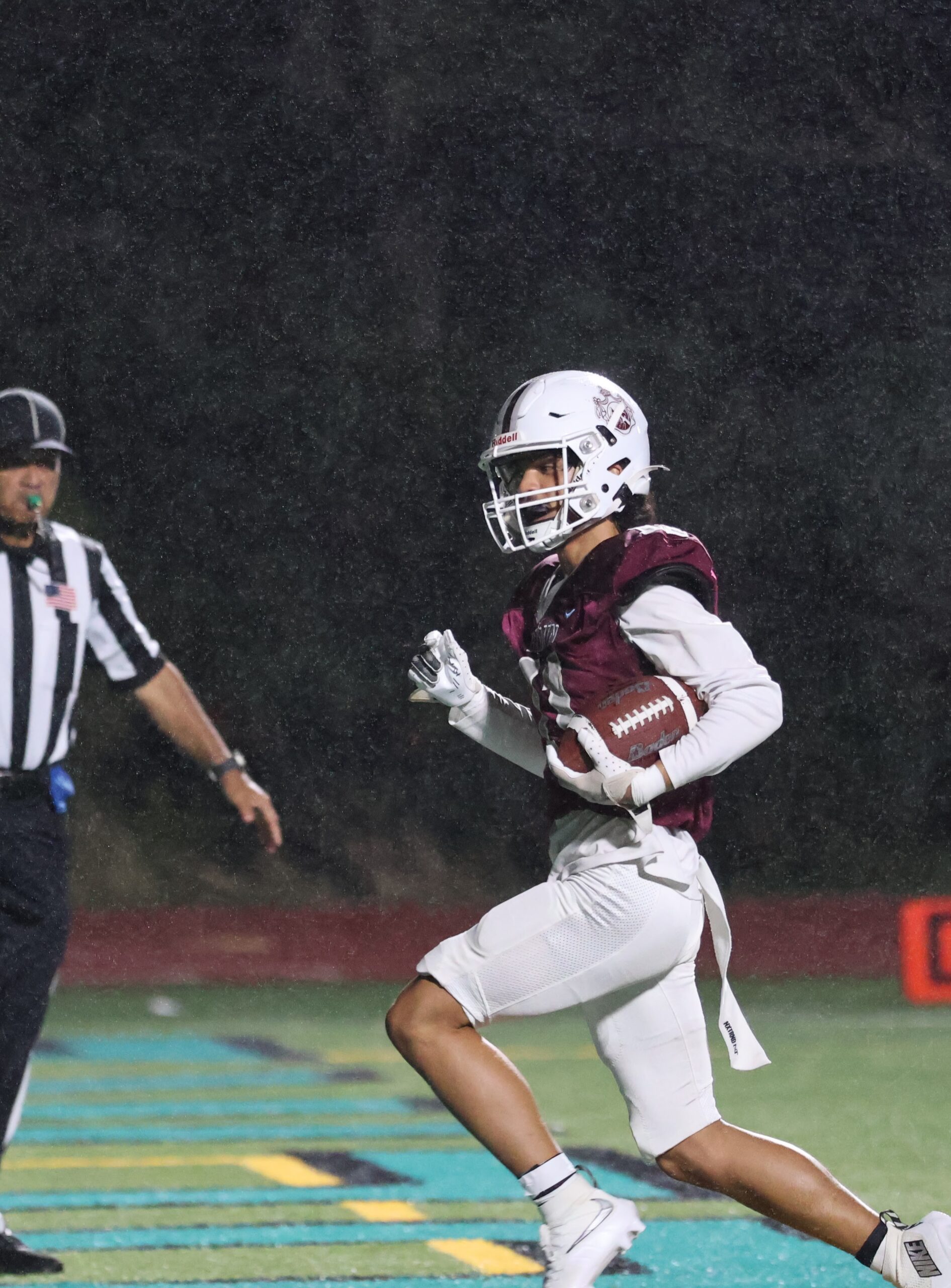 Baldwin High School's Ryan Coppa scores the first touchdown of the night on a 20-yard pass from Jorden Carbonell in the Bears' 41-0 win over Maui High on Saturday at King Kekaulike Stadium. REID YAMAMOTO photo
