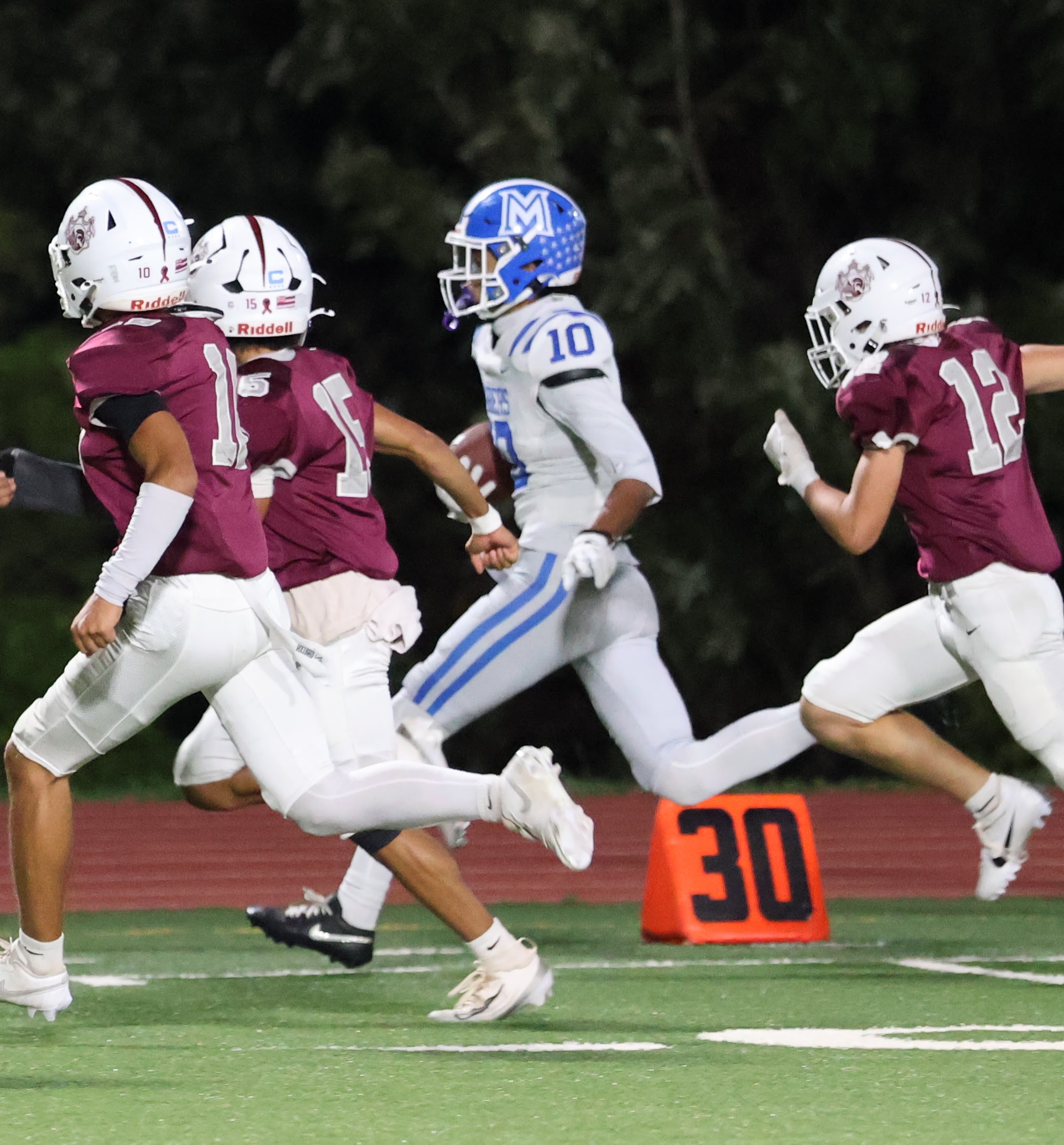 Maui High School's Jonah Abreu runs with the ball after receiving a pass against Baldwin on Saturday at King Kekaulike Stadium. The Bears won the game 41-0. REID YAMAMOTO photo