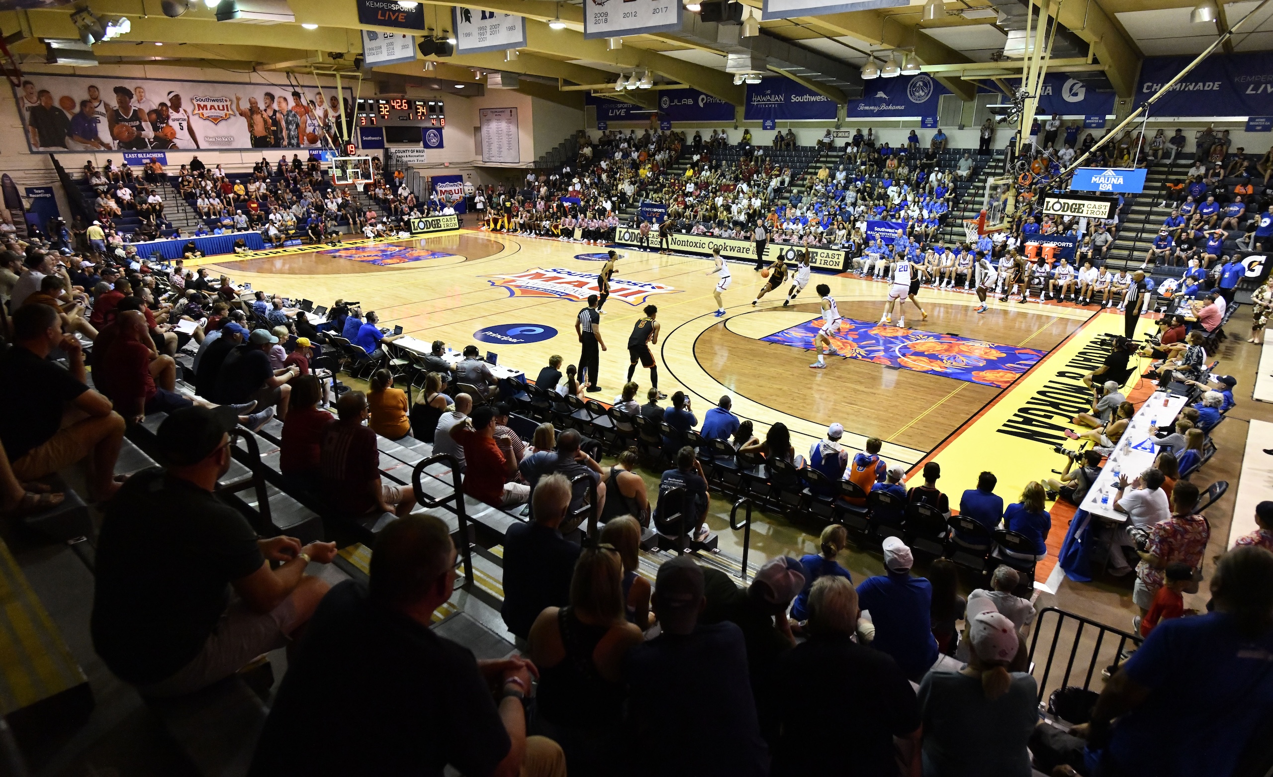 Maui Invitational faces challenges from Las Vegas college basketball tournament offering big money