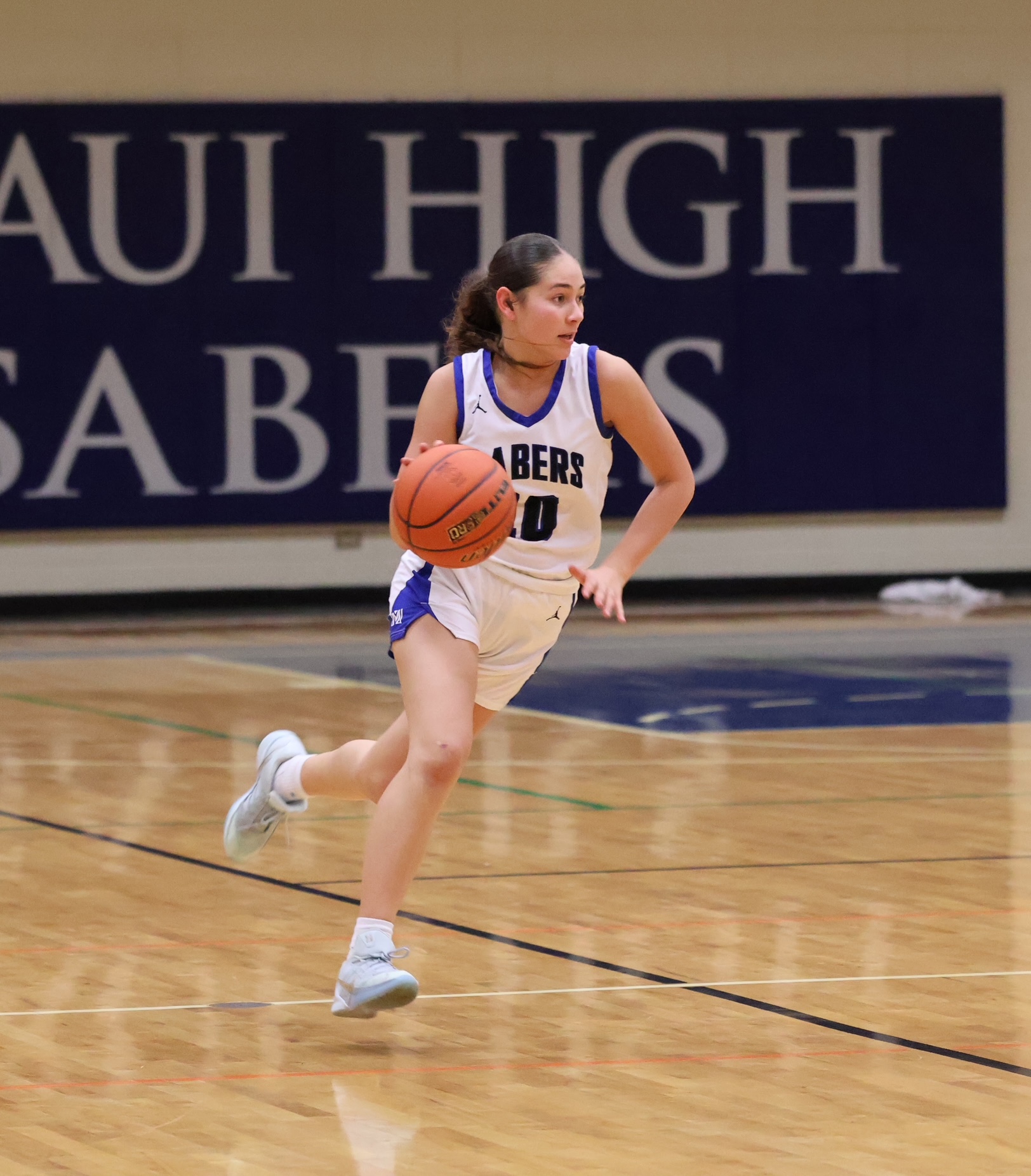 Maui High School sophomore guard Aliyah Spencer averages 7.8 points per game for the Sabers, who play Lahainaluna on Tuesday in Lahaina. REID YAMAMOTO photo
