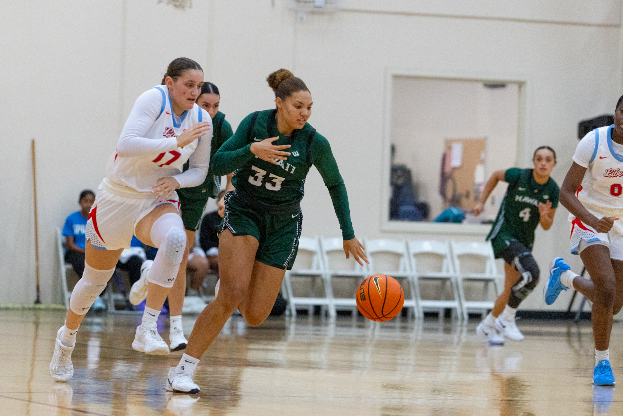 Saniyah Neverson of Hawai'i starts a fast break in the Rainbow Wahine's 67-58 win over Liberty on Friday. Bryan Berkowitz / Seabury Hall photo