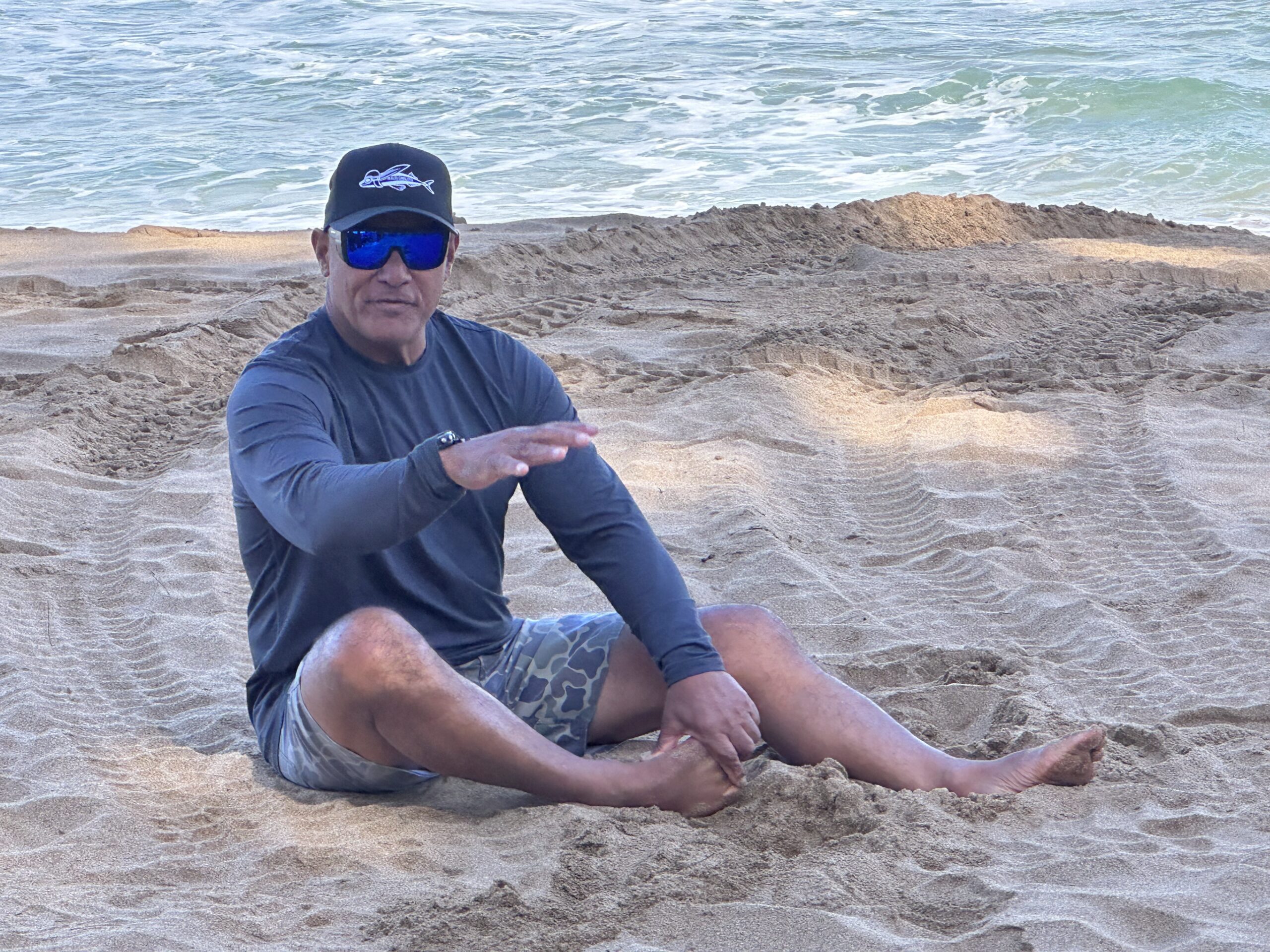 Maui waterman Archie Kalepa speaks to a group of surfing coaches at a clinic he helped put on aT D.T. Fleming Beach Park on Sunday. KIOM BALL photo