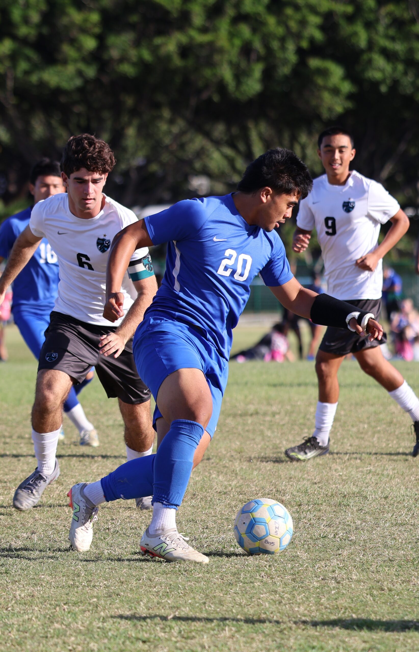 Maui High School's Noah Johannes (20) scored the Sabers' goal in their 4-1 loss to MIL champion King Kekaulike on Saturday in Kahului. REID YAMAMOTO photo
