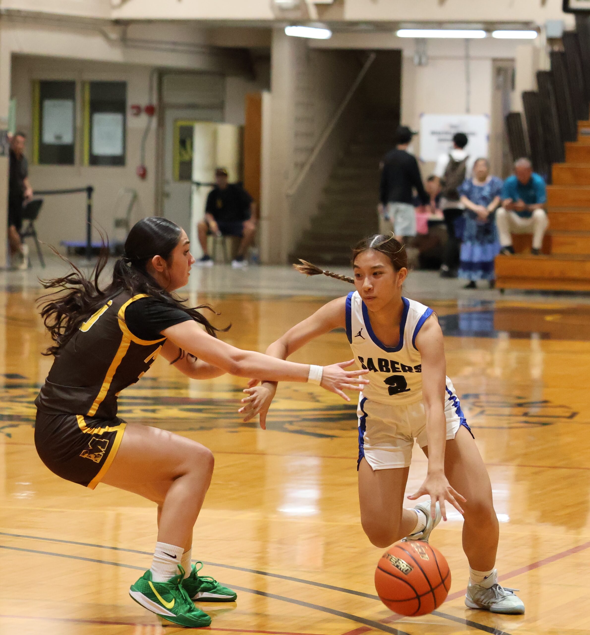 Maui High School guard Maeghan Magarin drives against a Mililani player in the Sabers' 53-33 loss to the Trojans on Wednesday. REID YAMAMOTO photo