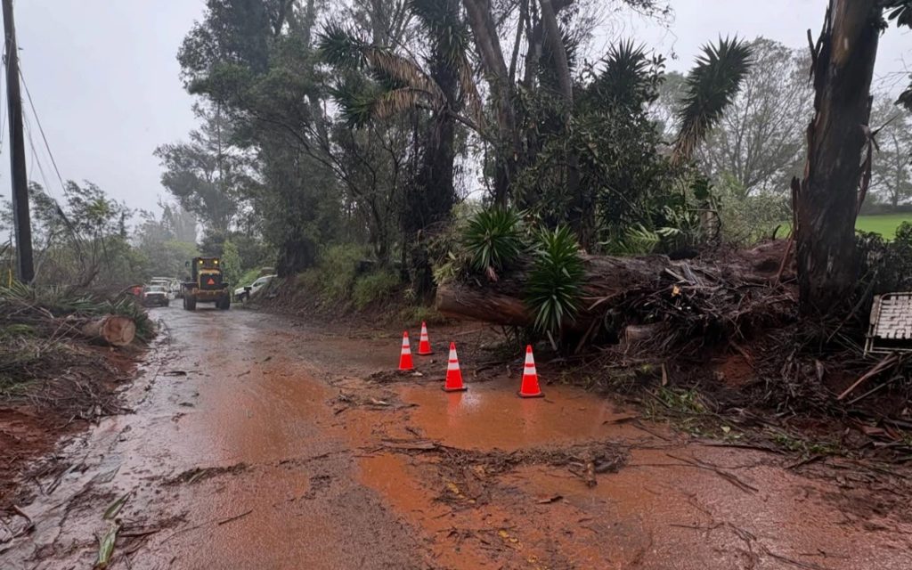 The County of Maui issued a final update at 5 p.m. in response to the severe weather that has impacted Maui County.  The high wind and rain event resulted in multiple traffic advisories.  