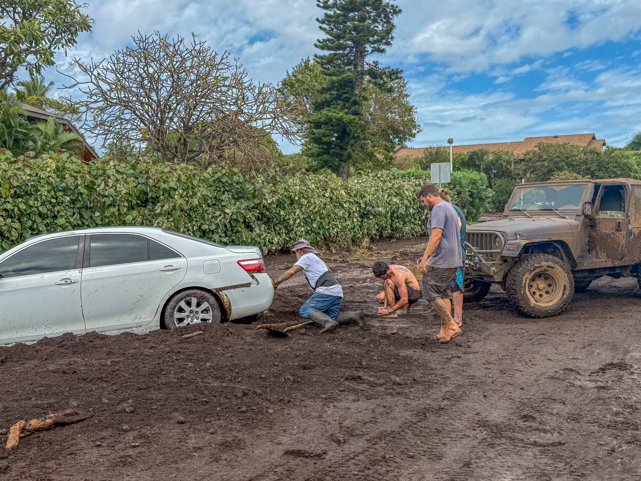 People took matters into their own hands and tried to free vehicles stuck in the mud in Kīhei in the aftermath of the kona low storm on March 16, 2026. HJI / Cammy Clark photo